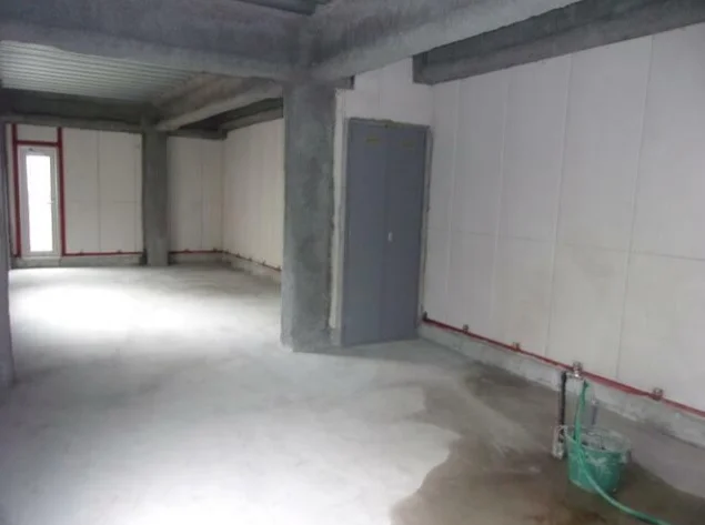 貸店舗(スケルトン)の内装