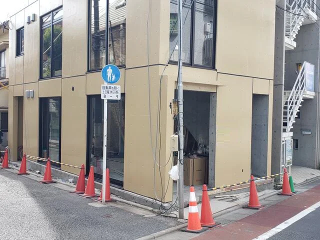 自由が丘のスケルトン店舗物件の外観
