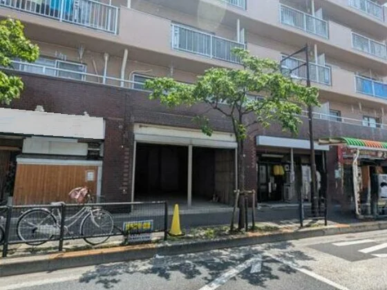 貸店舗(スケルトン)の外観