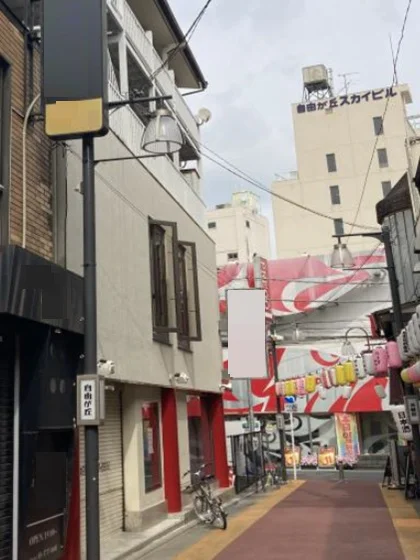 自由が丘の中華料理居抜きの外観