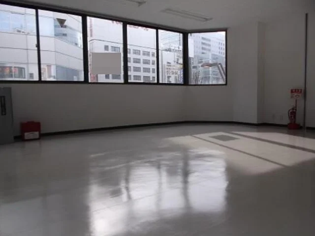 大宮のスケルトン店舗物件の内装