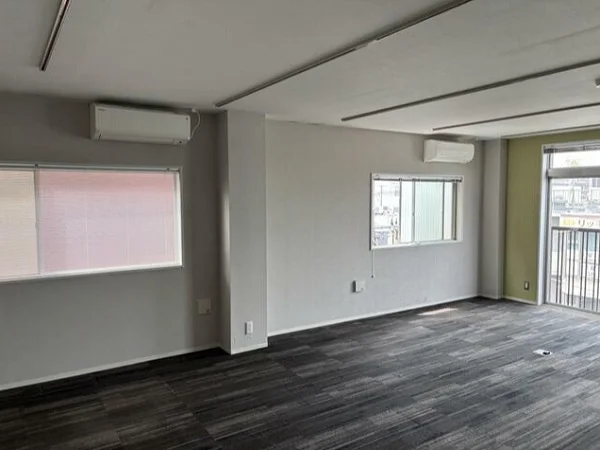 用賀の事務所仕様店舗物件の内装