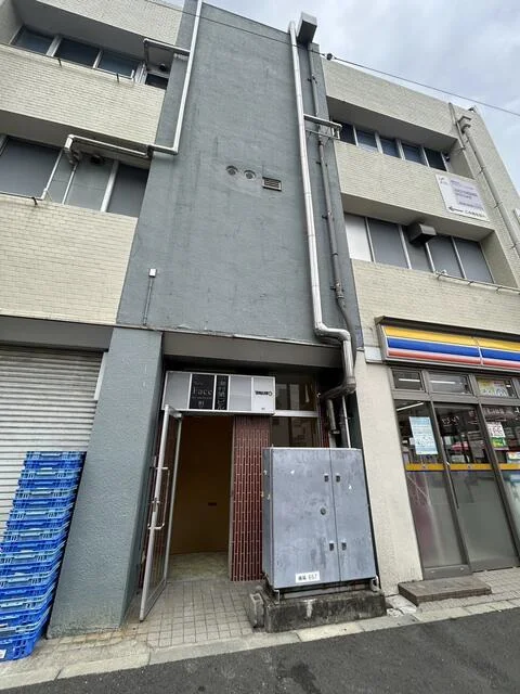 横須賀中央の居抜き店舗のエントランス