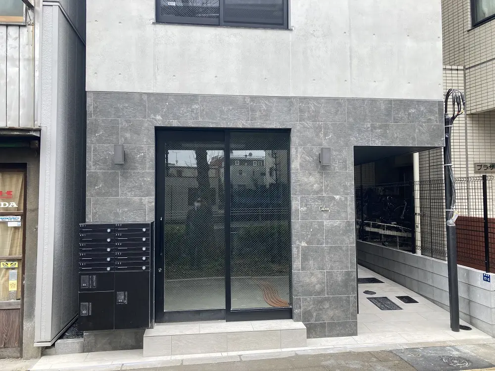 本蓮沼のスケルトン店舗物件の外観