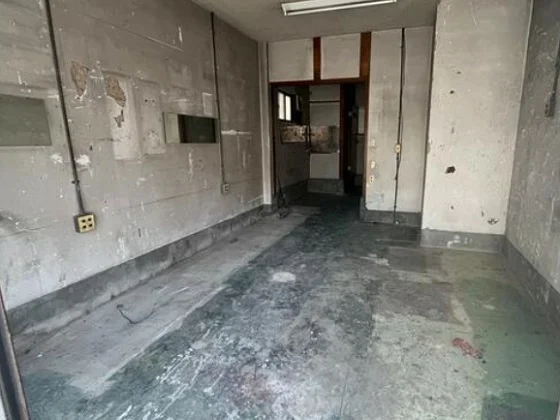 池上のスケルトン店舗物件の内装