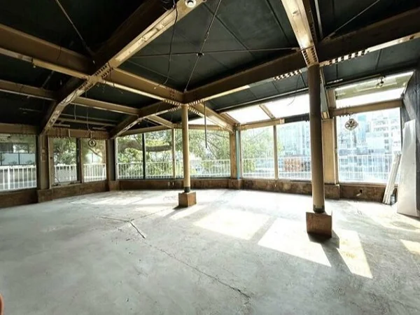 貸店舗(スケルトン)の内装