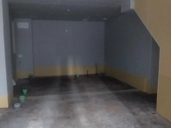 巣鴨のスケルトン店舗物件の内装