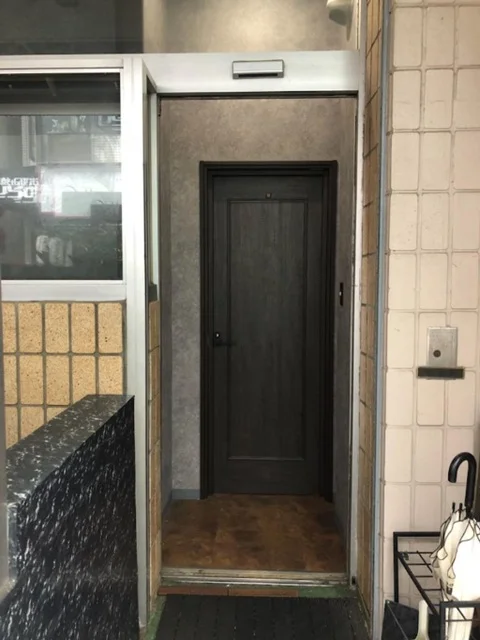 貸店舗(事務所仕様)のエントランス