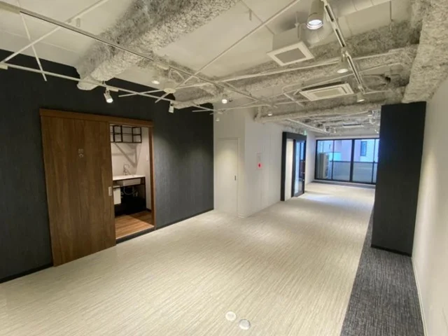 新富町の事務所仕様店舗物件の内装