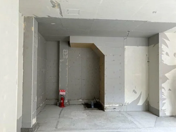 早稲田のスケルトン物件の内装