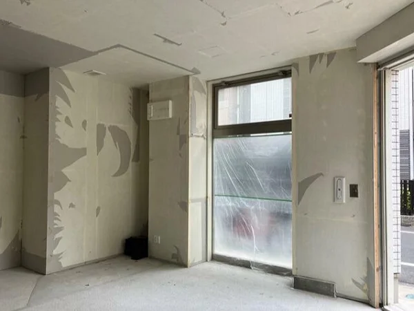 早稲田のスケルトン店舗物件の内装