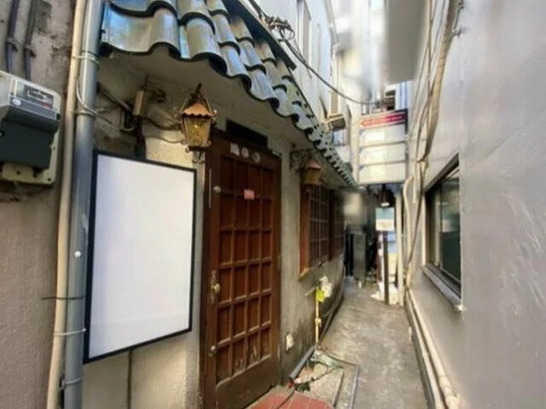 中野のリース店舗物件のエントランス