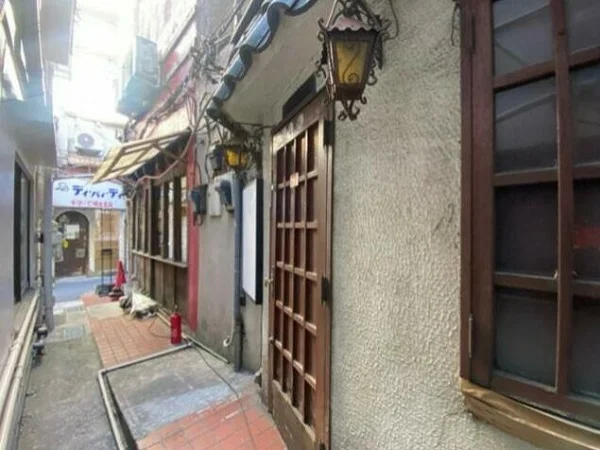 中野のリース店舗物件のエントランス