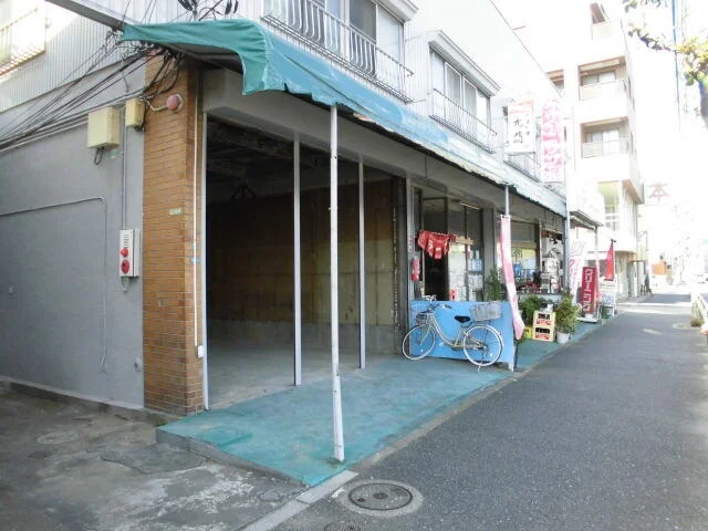 西新井大師西のスケルトン物件の外観