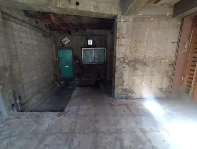 曙橋のスケルトン店舗物件の内装