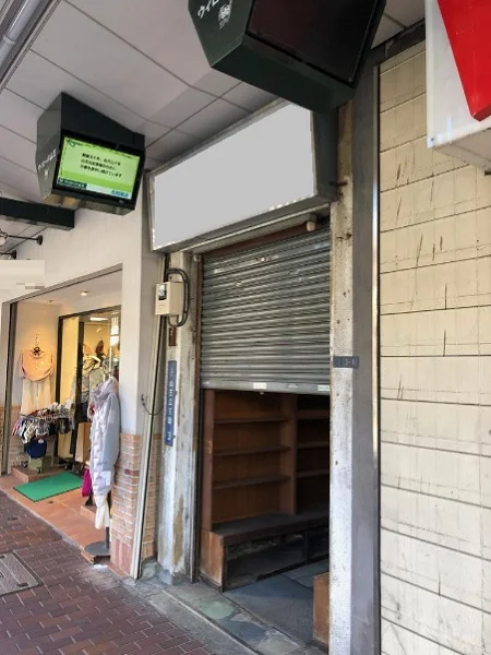 貸店舗(スケルトン)のエントランス