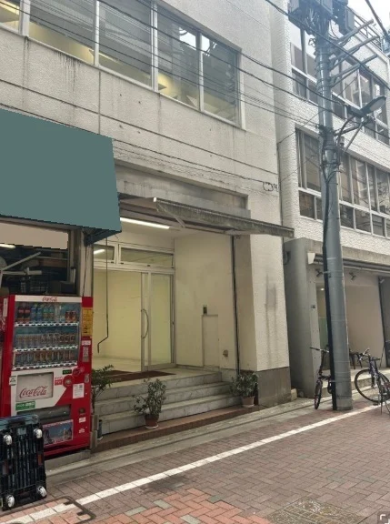 貸店舗(事務所仕様)のエントランス