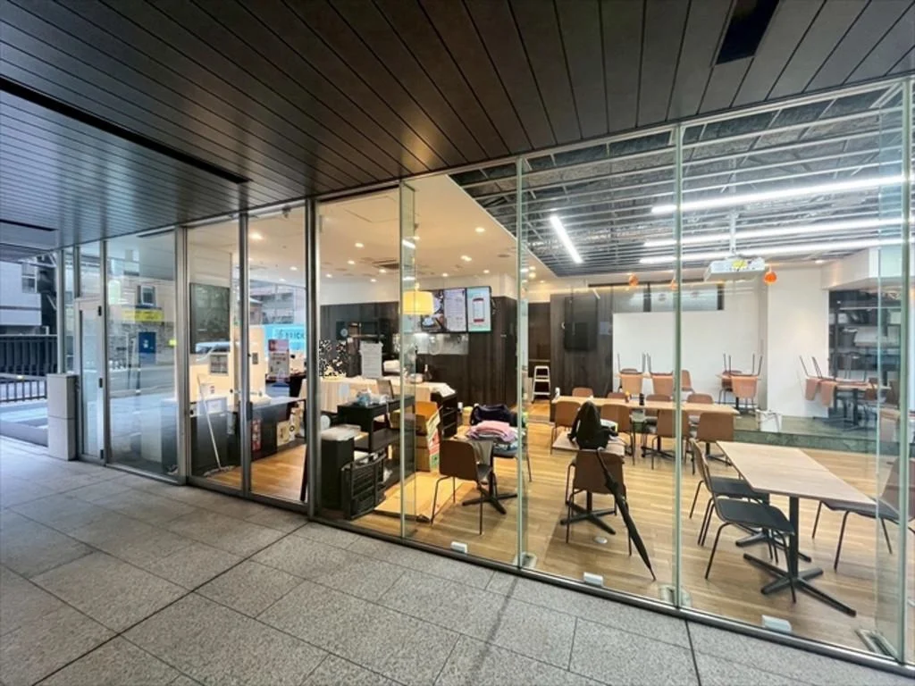 カフェ・喫茶店の居抜き物件のエントランス