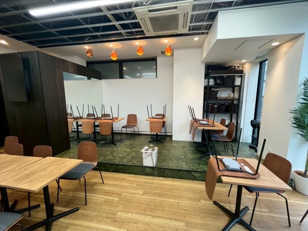 秋葉原のカフェ・喫茶店居抜きの内装