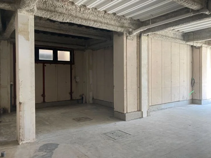 貸店舗(スケルトン)の内装