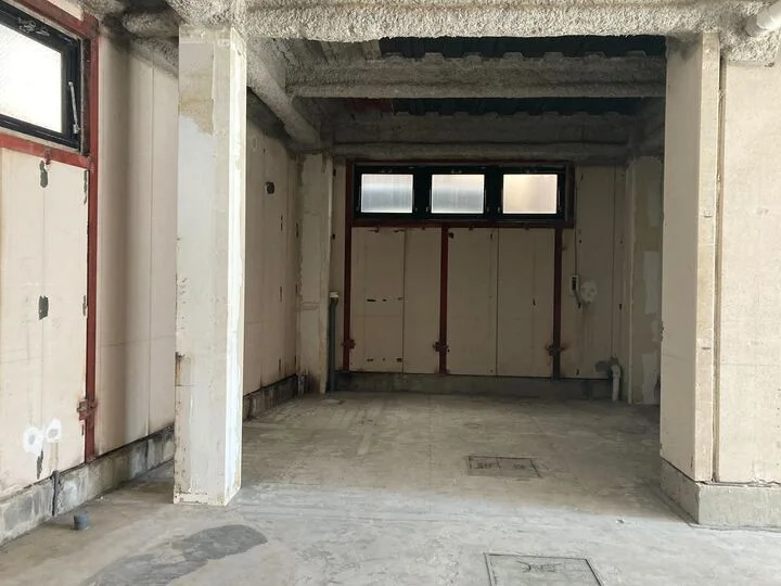 喜多見のスケルトン店舗物件の内装