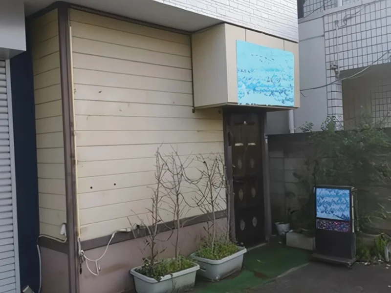 八坂のスナック・パブ居抜きの外観