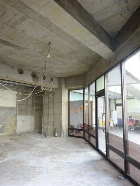 元住吉のスケルトン店舗物件の内装