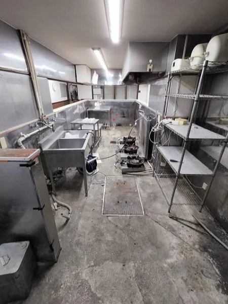 南大沢のラーメン居抜きの厨房