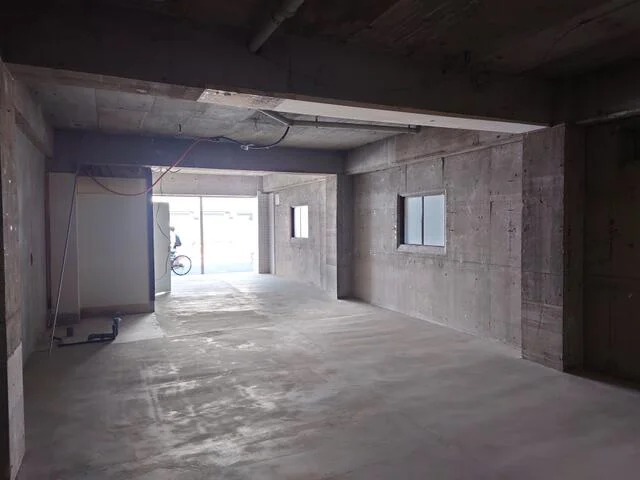 貸店舗(スケルトン)の内装