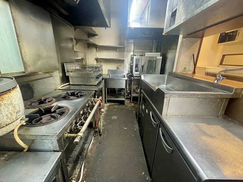 居酒屋の居抜き物件の厨房
