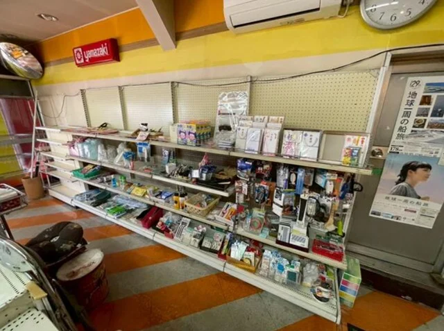 梶原の物販居抜きの内装