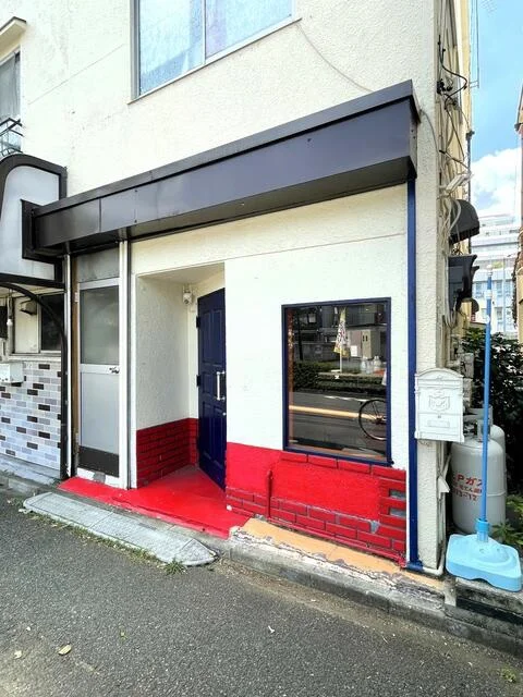 谷塚のスナック・パブ居抜きのエントランス