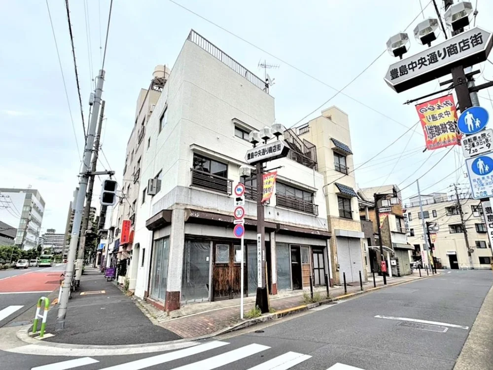 王子神谷のスケルトン店舗物件の外観