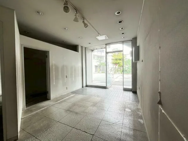 等々力のスケルトン店舗物件の内装