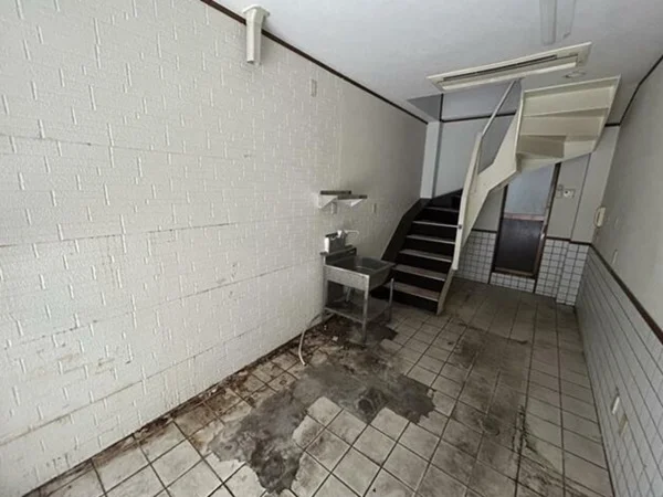 貸店舗(スケルトン)の内装