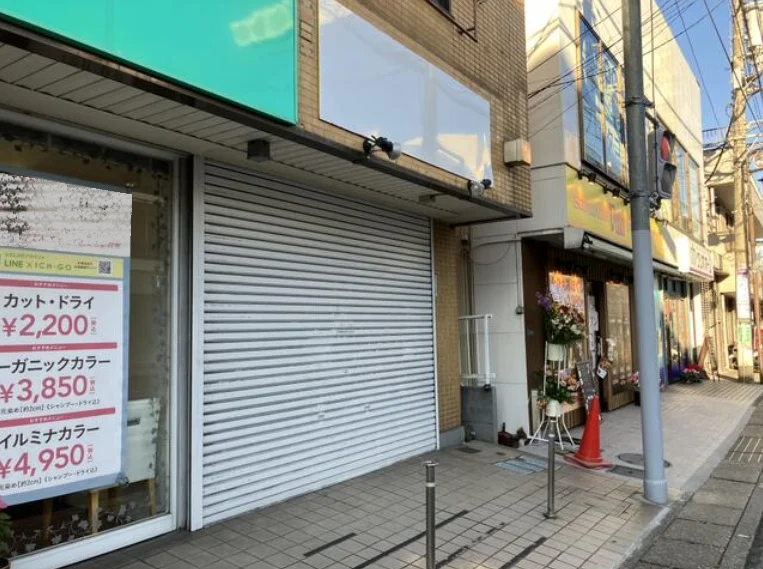 生田の事務所仕様店舗物件のエントランス