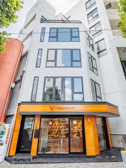 貸店舗(スケルトン)の外観