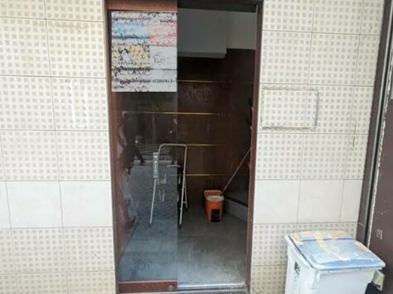 貸店舗(スケルトン)のエントランス