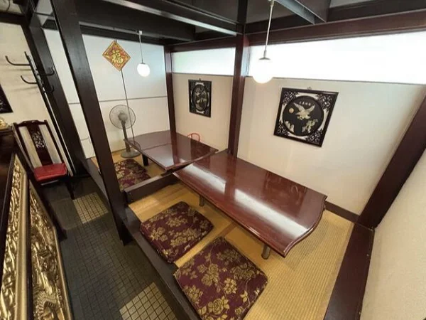 中華料理の居抜き物件の内装