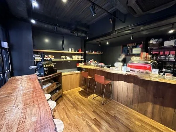 新宿御苑前のカフェ・喫茶店居抜きの内装