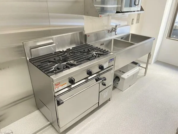 新宿御苑前の居抜き店舗の厨房