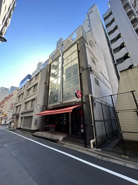 新宿御苑前のカフェ・喫茶店居抜きの外観