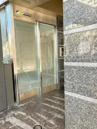 貸店舗(スケルトン)のエントランス