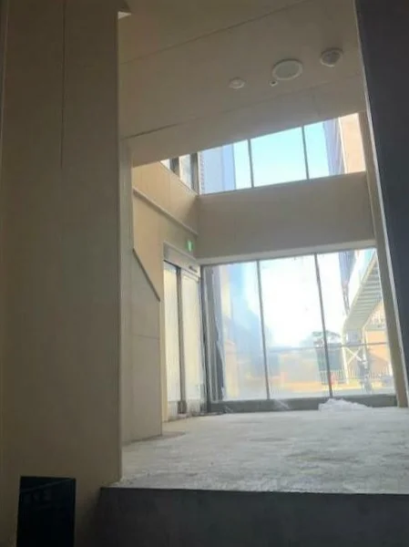 外苑前のスケルトン店舗物件の内装