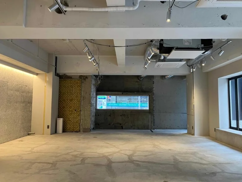 人形町のスケルトン店舗物件の内装