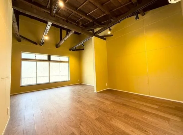 稲荷町の事務所仕様店舗物件の内装