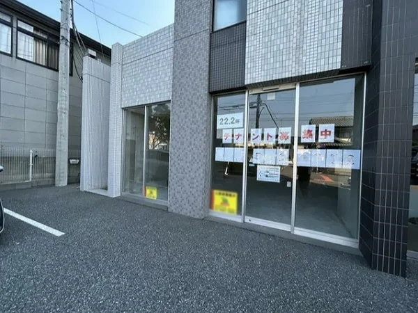 大宮のスケルトン店舗物件のエントランス