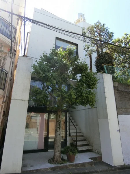 原宿の事務所仕様店舗物件の外観