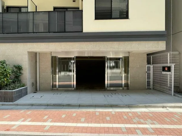 馬喰町のスケルトン物件のエントランス