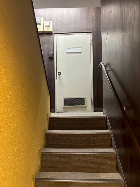 日本橋の事務所仕様物件のエントランス